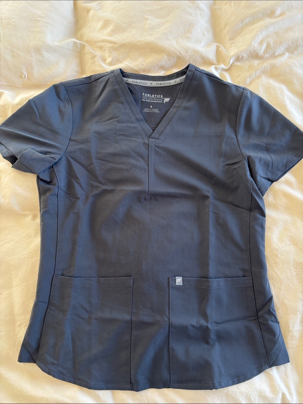 Fabletics Gray V-Neck Short Sleeve Scrub Top